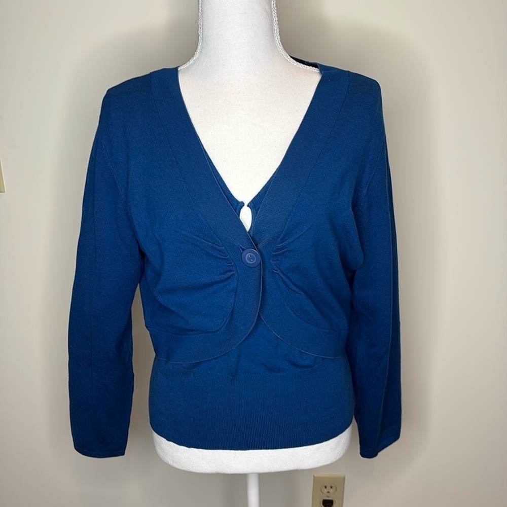 Petite Sophiscate Two Piece V Neck Top & Matching Shrug. Y2K